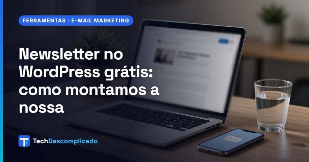 Notebook aberto com uma newsletter na tela e um celular com notificação de e-mail sobre a mesa