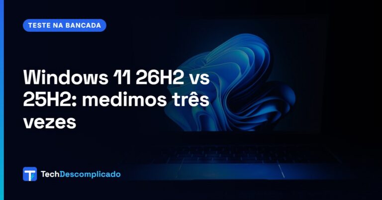 Windows 11 26H2 vs 25H2: notebook com o papel de parede azul do Windows 11 numa sala escura